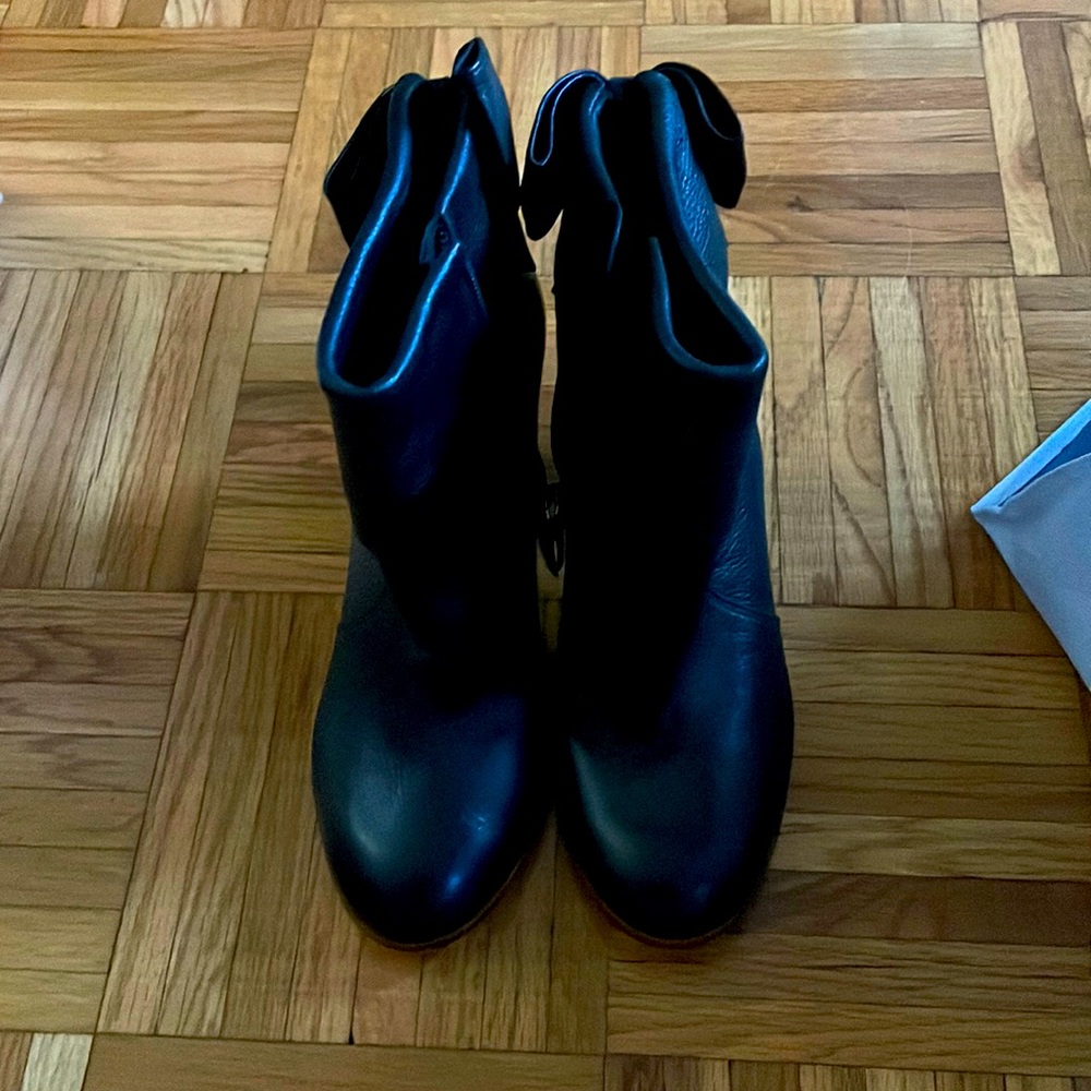 Black boots , wooden heel, bow on back